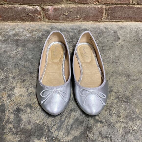 Mari A. Silver Beatriz Ballerina Flats Size 7 - Picture 2 of 9